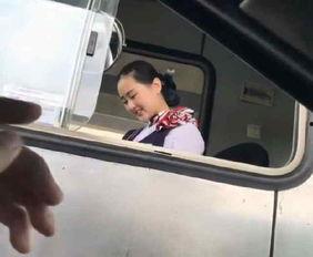 抖音吃瓜网红被偷拍了是真的吗,“抖音吃瓜网红偷拍事件真相揭秘”